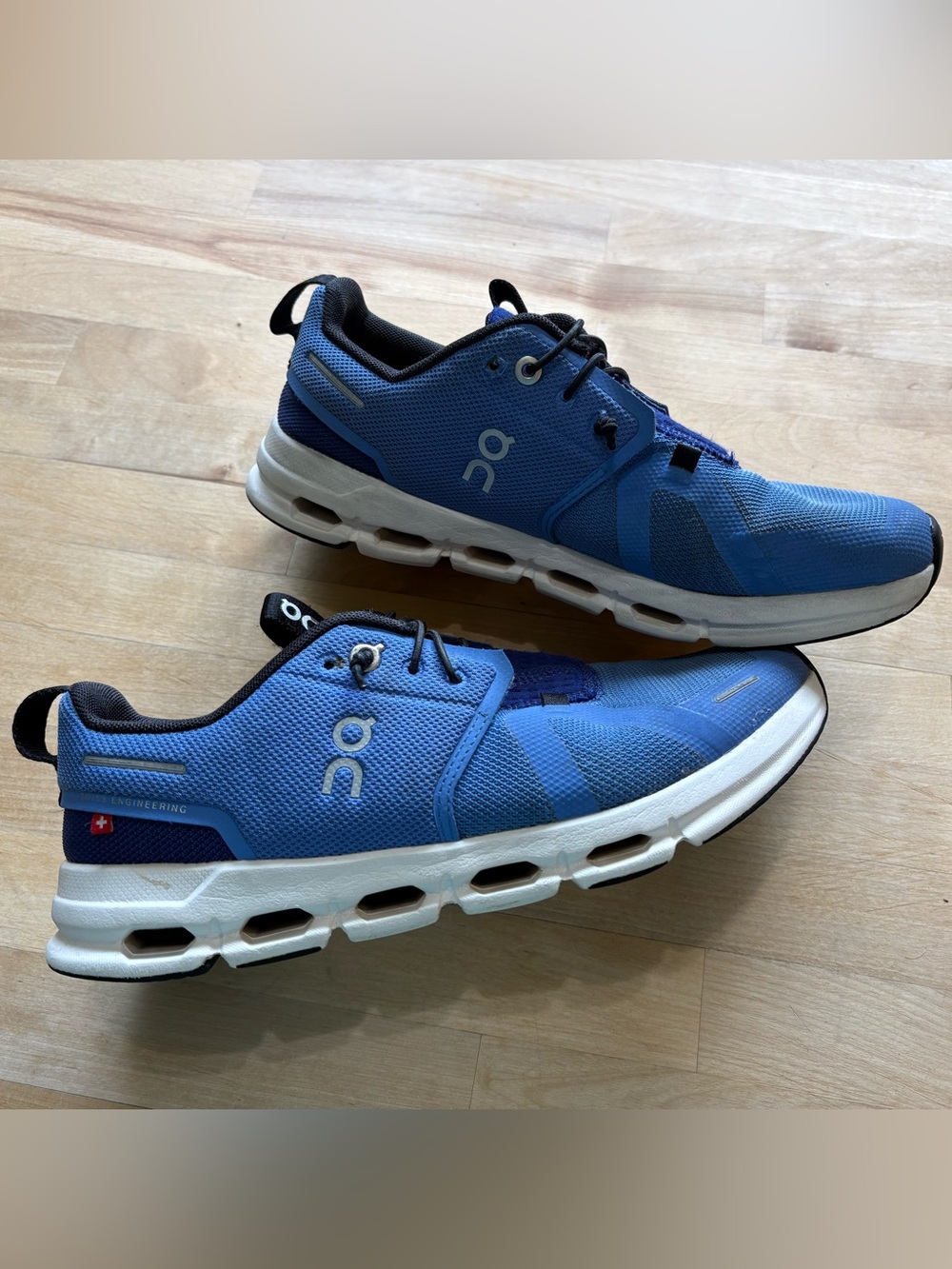On Kids Cloud Sky big kid size 5 ultramarine/indigo blue boys girls